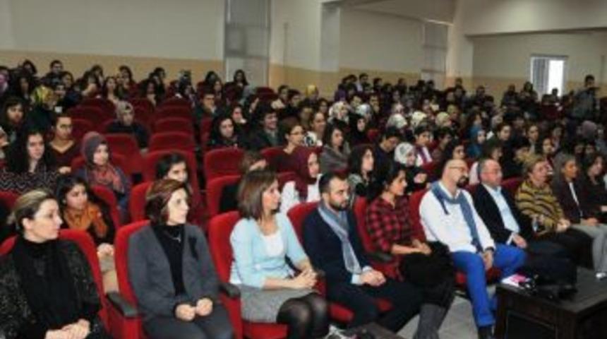 &Ouml;ğretmen Adayları, Yaratıcı Dramanın Eğitimdeki Yerini Konuştu