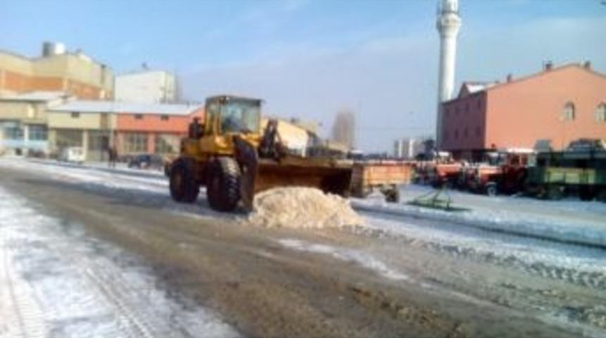 Pasinler'de Karla M&uuml;cadele &Ccedil;alışmaları