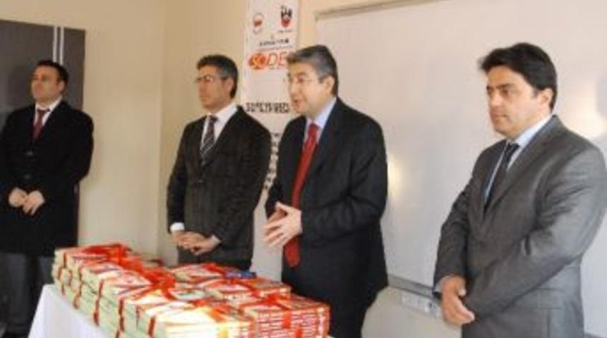 Kaymakam Yılmaz&rsquo;dan Sbs Ve Ygs &Ouml;ğrencilerine '&uuml;cretsiz Kitap'