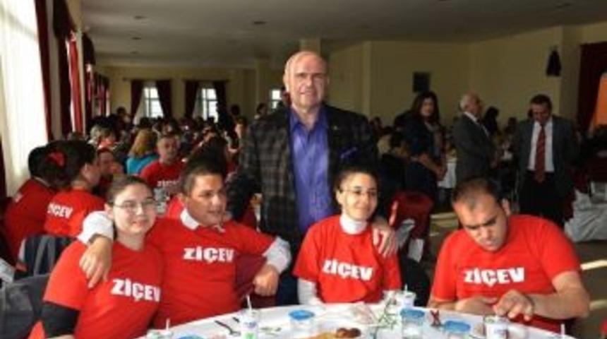 &Ccedil;iğli Belediyesi&rsquo;nden Engellilere Otob&uuml;s