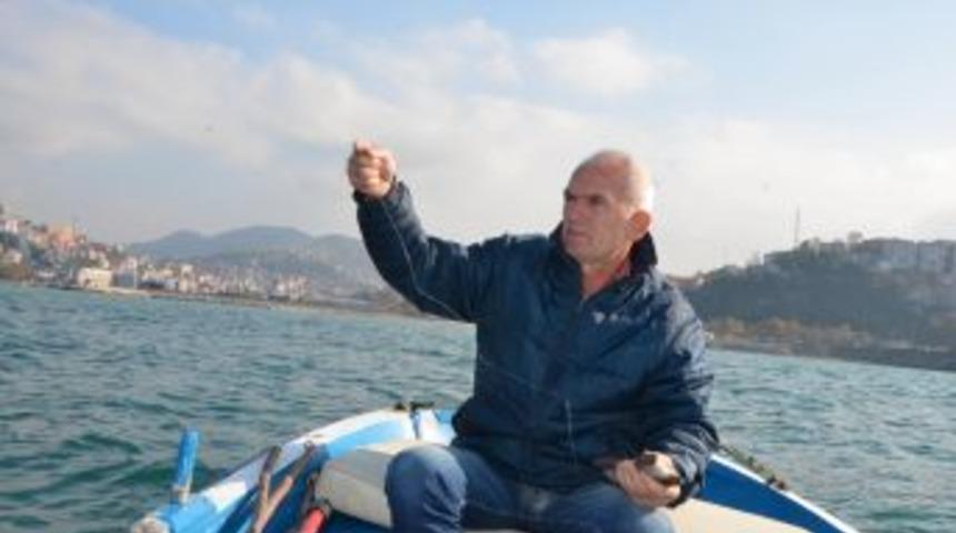 Kurtlar Vadisi&rsquo;nin Sabri M&uuml;d&uuml;r'&uuml;, Karadeniz&rsquo;de Balık Avlıyor