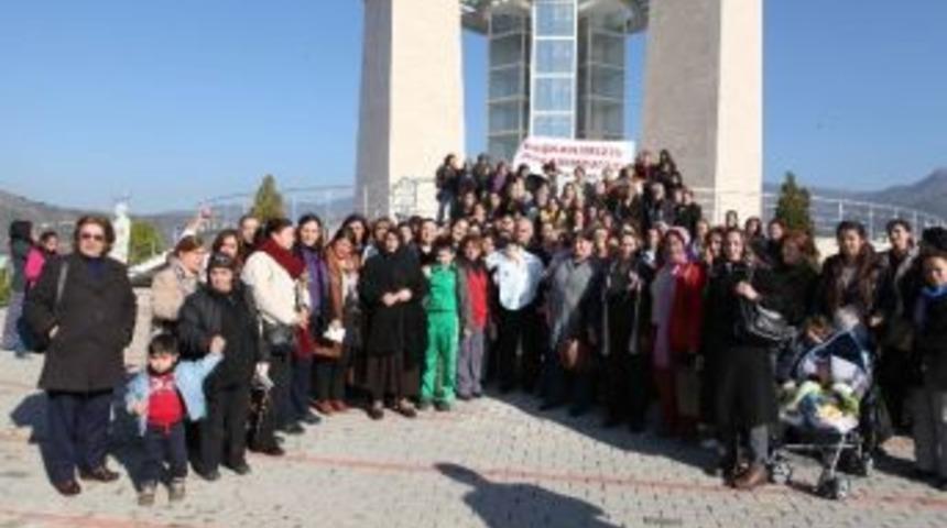 Bayraklılılar, Başkan Karabağ'ı Bağırlarına Bastı