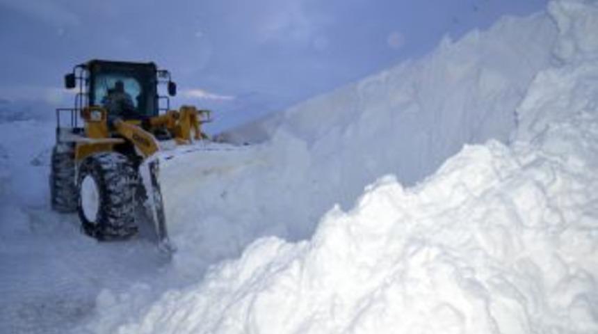 Hakkari'de K&ouml;y Yolları Yeniden Ulaşıma A&ccedil;ıldı