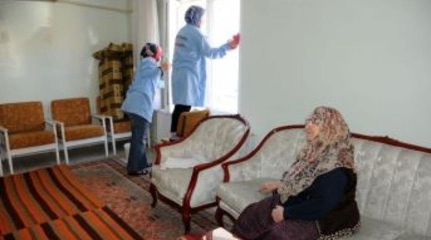 Şehitkamil Belediyesi Yaşlı Ve Hasta Ailelere &lsquo;vefa&rsquo;sını Eksik Etmiyor