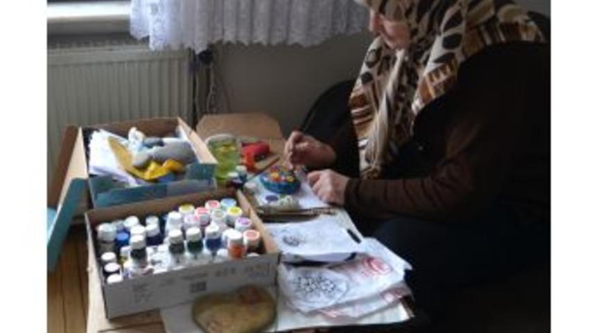 Hobi Olarak Başladığı &Ccedil;akıl Taşlarını Boyama Işi Ek Gelir Kapısı Oldu