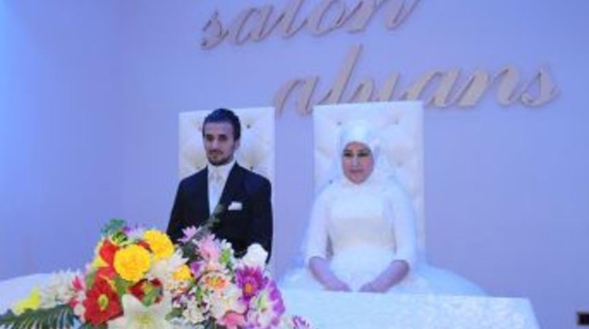 Suriyeli &Ccedil;ift, Siirt'te D&uuml;nya Evine Girdi