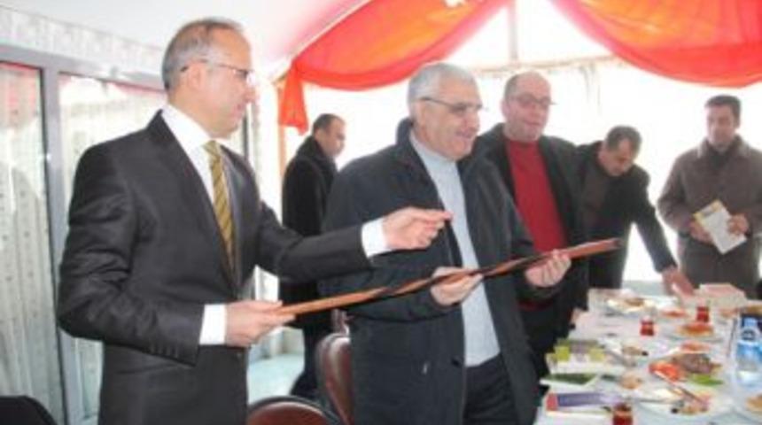 Yazar Ali Bula&ccedil; Ve Kemalettin &Ccedil;alık 'Doğu Okuyor Projesi' Kapsamında Bitlis'te