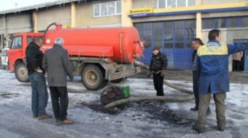 Ardahan'da Kanalizasyon Şebekesi Dondu