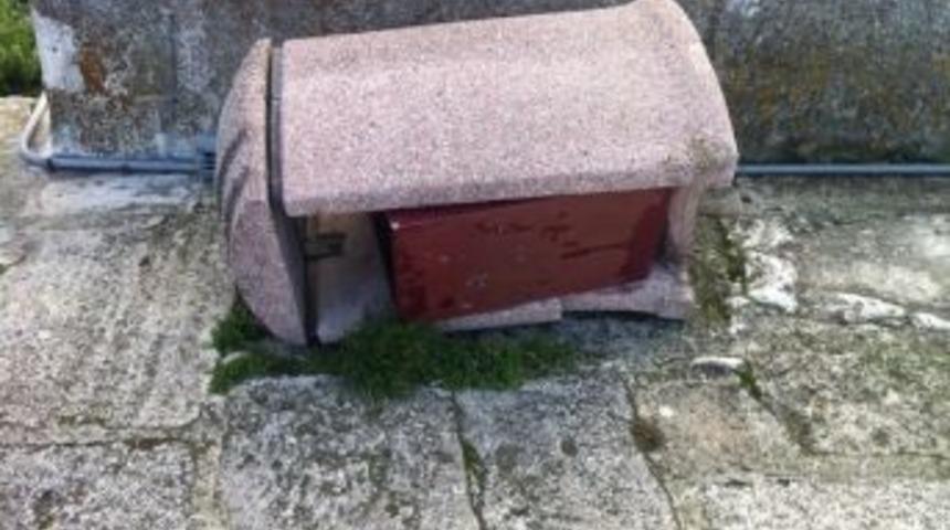 Şehir Magandaları &Ccedil;&ouml;p Kutularına Saldırdı