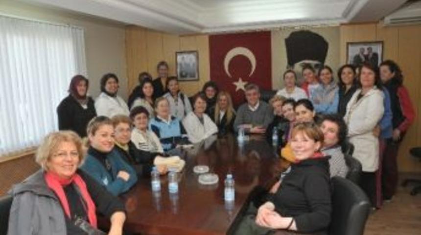 G&uuml;zelbah&ccedil;e'nin Başkanı'na Kadınlardan Teşekk&uuml;r