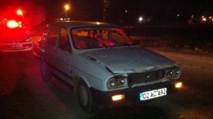 Adıyaman&rsquo;da İki Otomobil &Ccedil;arpıştı: 2 Yaralı