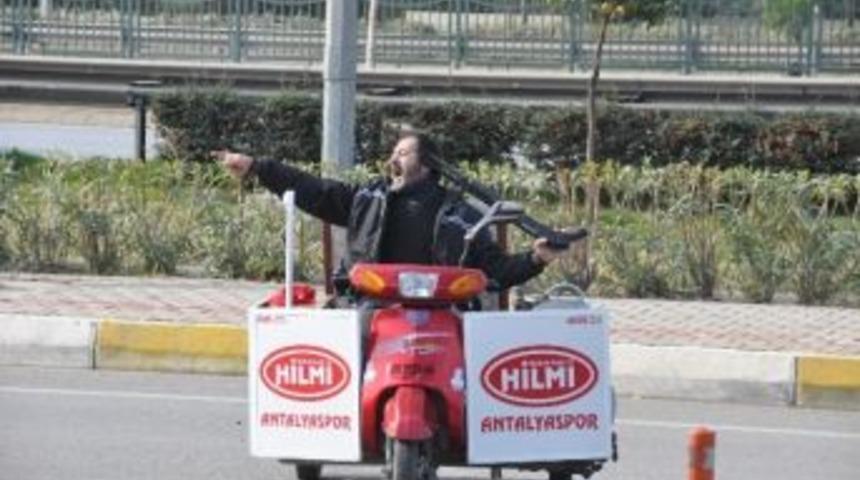 Engelli Eski Amigo Adliye &Ouml;n&uuml;nde İntihar Etmek İstedi