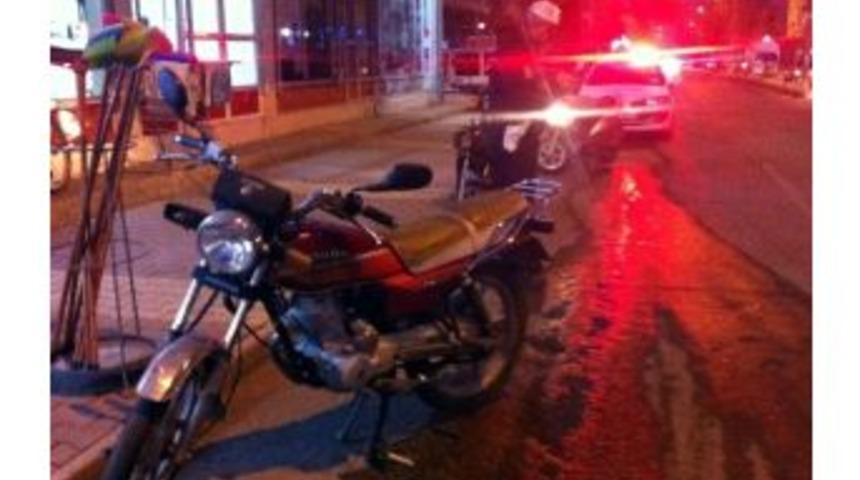 Otomobil İle Motosiklet &Ccedil;arpıştı: 1 Yaralı