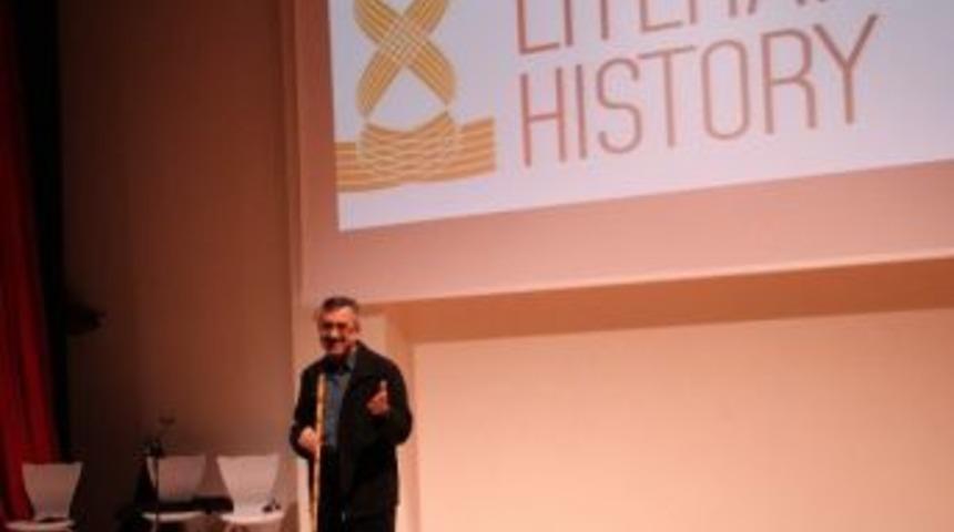 Ua&uuml; Edebiyat Kul&uuml;b&uuml; Mevlana&rsquo;yı Andı