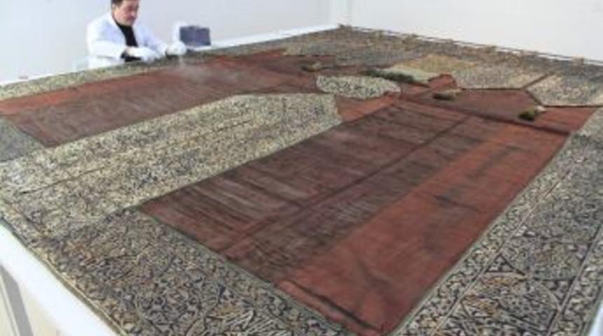 500 Yıllık Kabe &Ouml;rt&uuml;s&uuml; Lazerle Eski İhtişamına Kavuştu