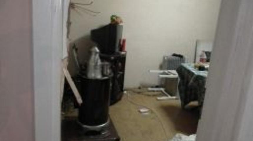 Patlayan Sprey Kutusu Evi Savaş Alanına &Ccedil;evirdi: 2 Yaralı