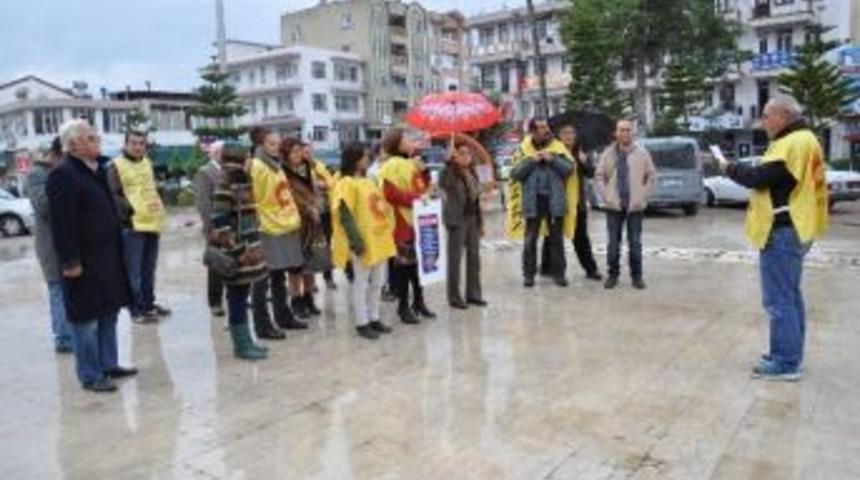 Eğitim-sen &Uuml;yesi &Ouml;ğretmenlerin B&uuml;t&ccedil;e Eleştirisi