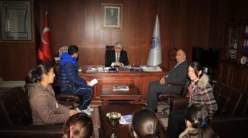 Başarılı Sporcular Sorgun Belediye Başkanı Ahmet Şimşek&rsquo;i Ziyaret Etti