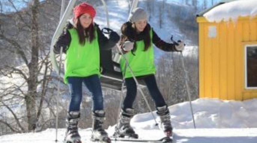Kartepeli &Ccedil;ocuklar Kayakla Tanıştı