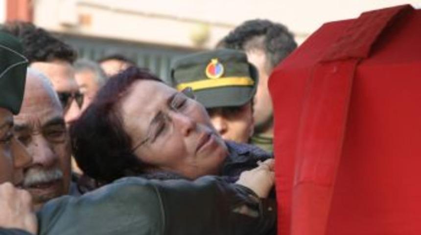 Şehit Pilot Emre Acar S&ouml;ke'de Toprağa Verildi