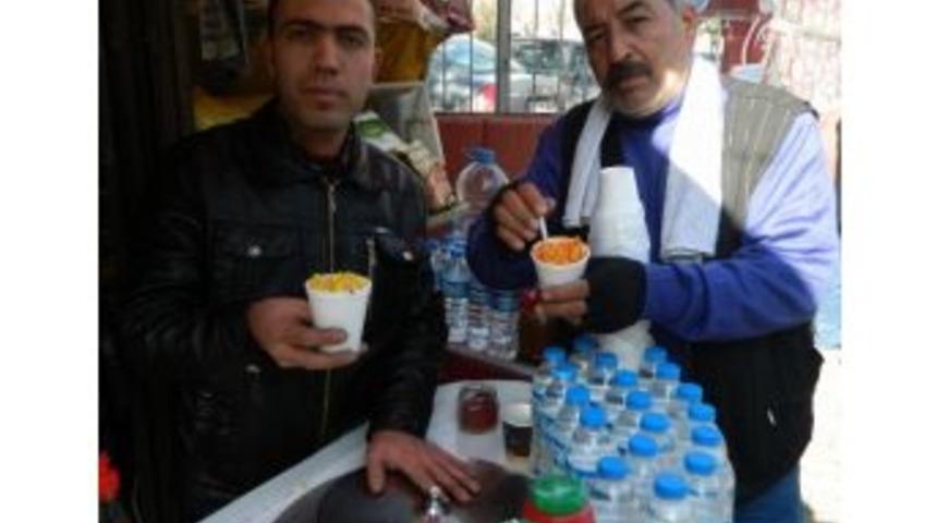 Bardakta Tereyağlı Mısır Yoğun İlgi G&ouml;r&uuml;yor