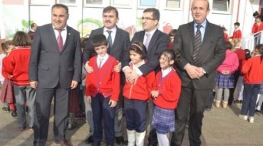 İlkokul &Ouml;ğrencilerinden Kardeş Okula Yardım