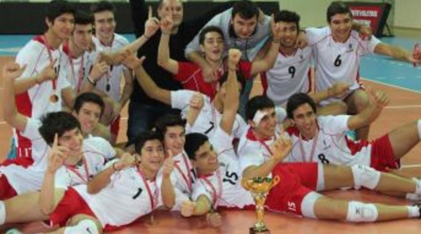 Kemalpaşa Yamanlar Koleji Voleybolda İzmir Birincisi Oldu