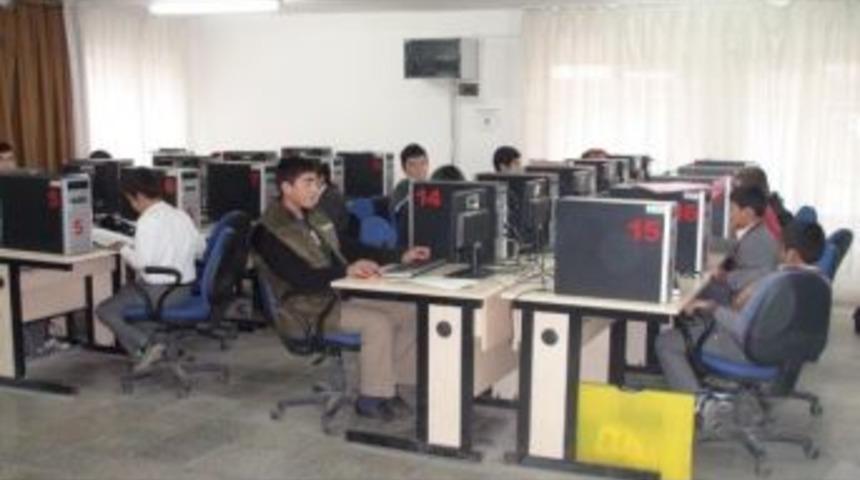 2013 Yılında 20 Bin &Ouml;ğrenci İnternet Evi&rsquo;nden Yararlandı
