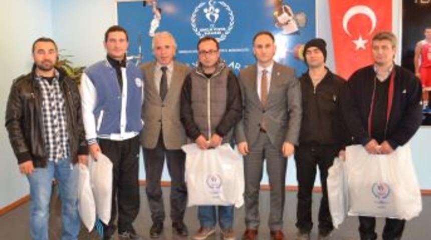 Şahin&rsquo;den Engelli Şampiyonlara &Ouml;d&uuml;l