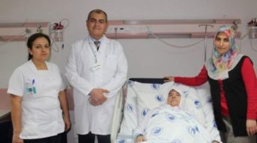 Safra Kesesinden 450 Adet K&uuml;&ccedil;&uuml;k Taş &Ccedil;ıkartıldı