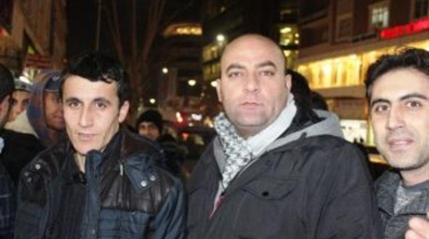 Vanlı Esnaf Elektrik Kesintisi İ&ccedil;in Yol Kapattı