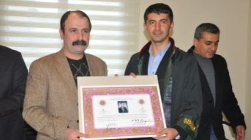 &Uuml;mit &Ouml;zg&uuml;n Stajını Tamamlayarak Avukatlık Sertifikasını Aldı