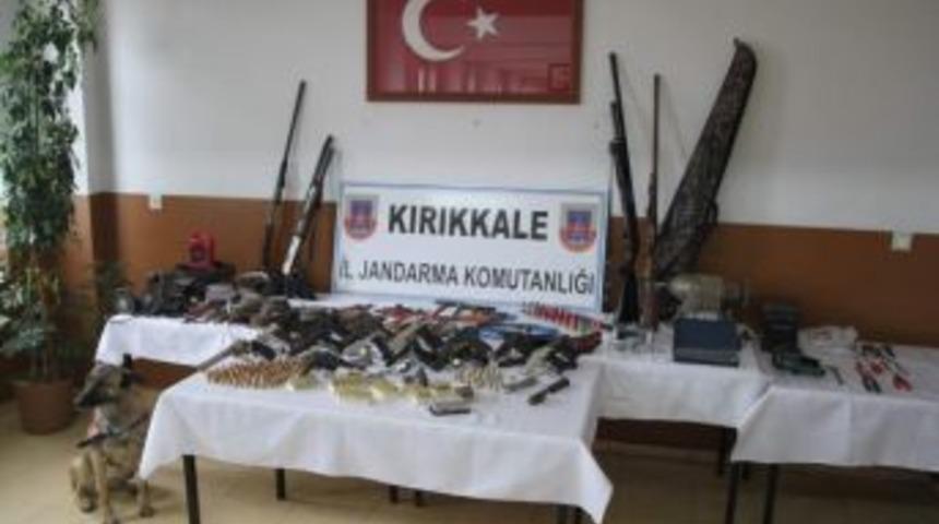 Kırıkkale'da Silah Ve Ka&ccedil;ak İ&ccedil;ki Operasyonu