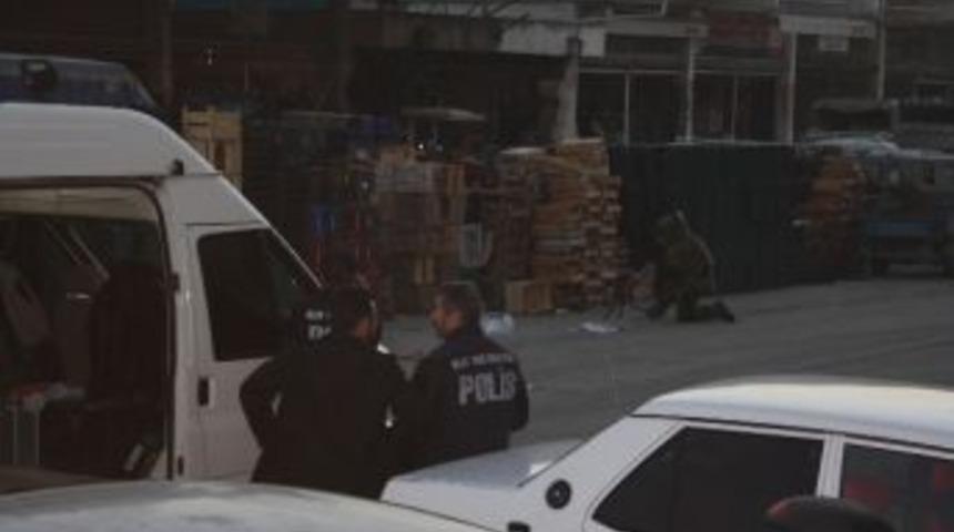 Tarsus Sebze Halinde Ş&uuml;pheli Paket Paniği