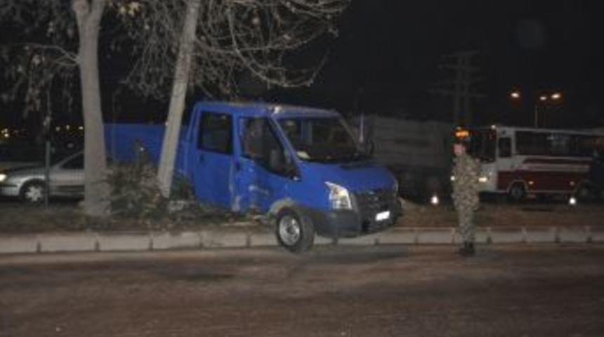 K&uuml;tahya'da Trafik Kazası: 1 Asker Yaralı