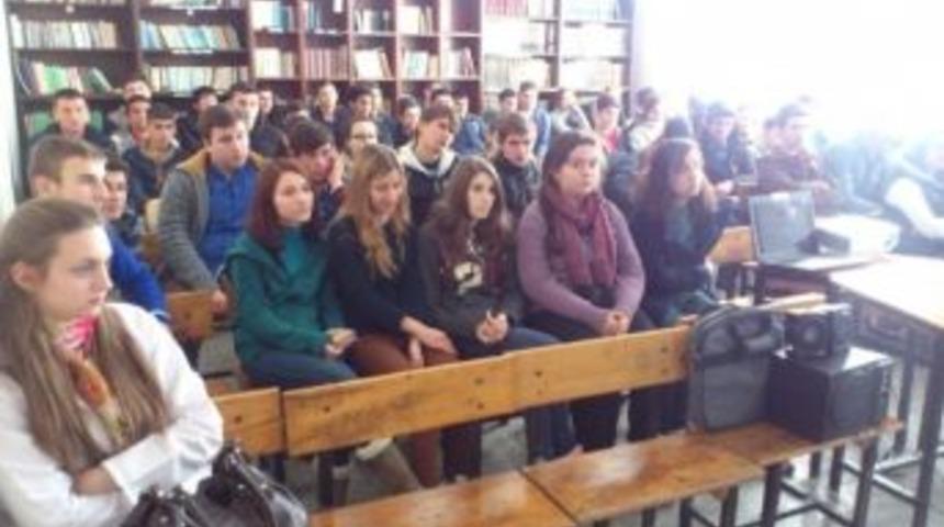 &Ouml;ğrenciler Uyuşturucu Madde Hakkında Bilgilendiriliyor