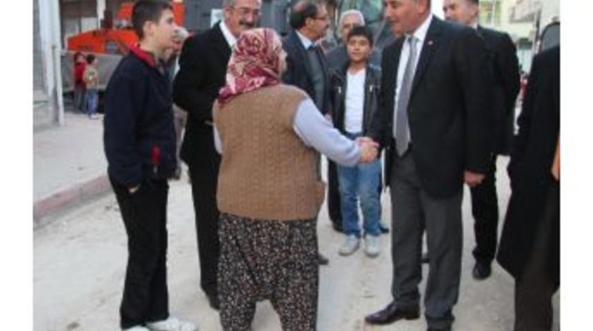 Toroslar&rsquo;ın Asfalt Ve Kaldırım &Ccedil;alışmaları Devam Ediyor