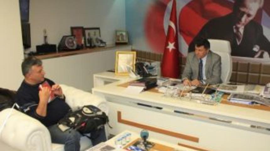 G&ouml;rmeyen G&ouml;zleriyle Trafik Kazalarına Dikkat &Ccedil;ekmek İ&ccedil;in Pedal &Ccedil;eviriyor