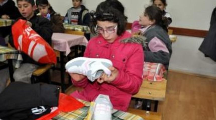 Kaymakam Per&ccedil;i, Engelli &Ouml;ğrencileri Sevindirdi