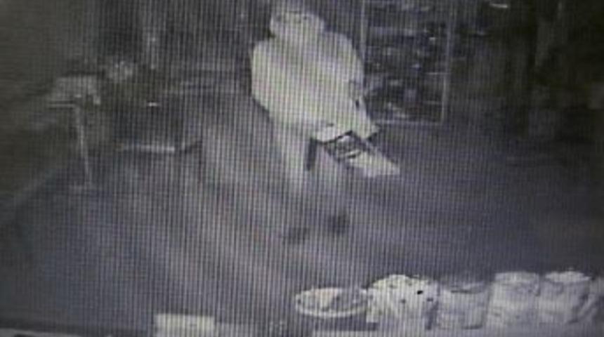 Şaşkın Hırsız Yardım Konseri Biletlerini &Ccedil;aldı