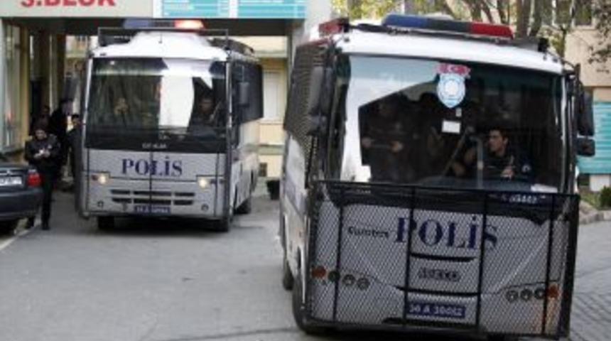 Barış G&uuml;ler Ve Rıza Zerrab Adliyeye Getirildi