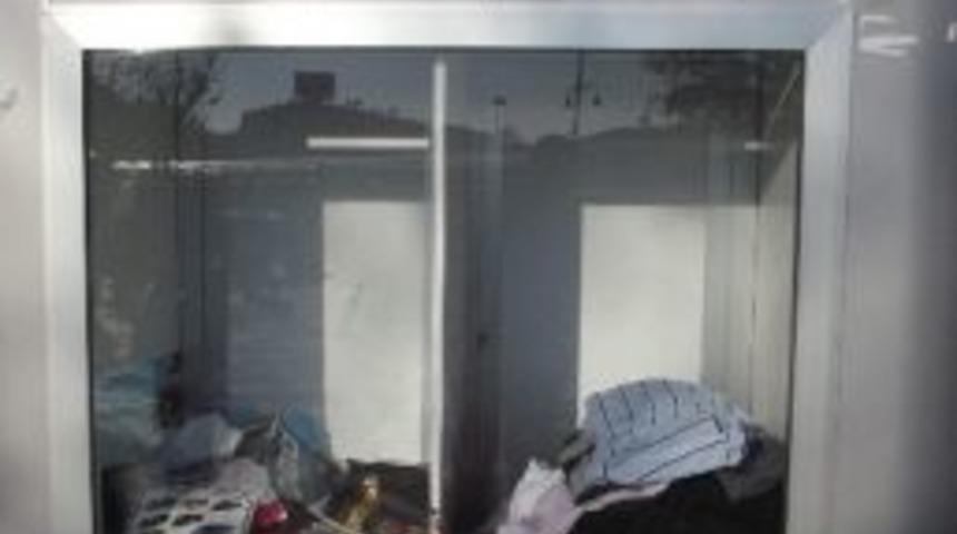 Adı Kitap Ve Oyuncak Kumbarası, Ancak Giyecekler Dahi Atılıyor