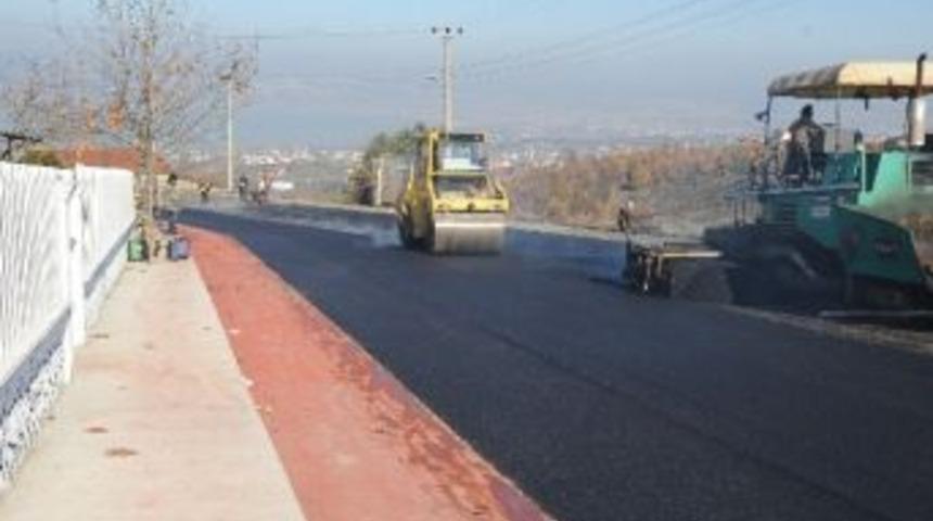 Başiskele Mahmut &Ccedil;avuş Caddesi'nde Asfalt &Ccedil;alışması