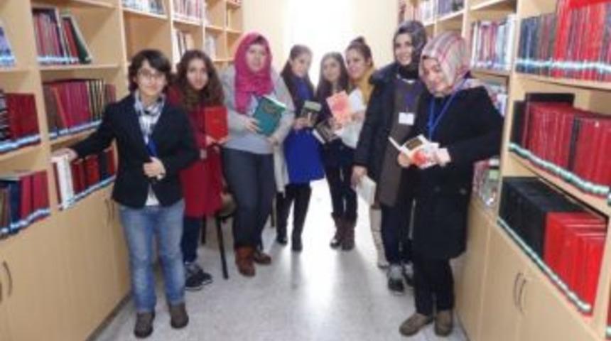 &Ouml;ğrencilerden Cezaevine Kitap Bağışı