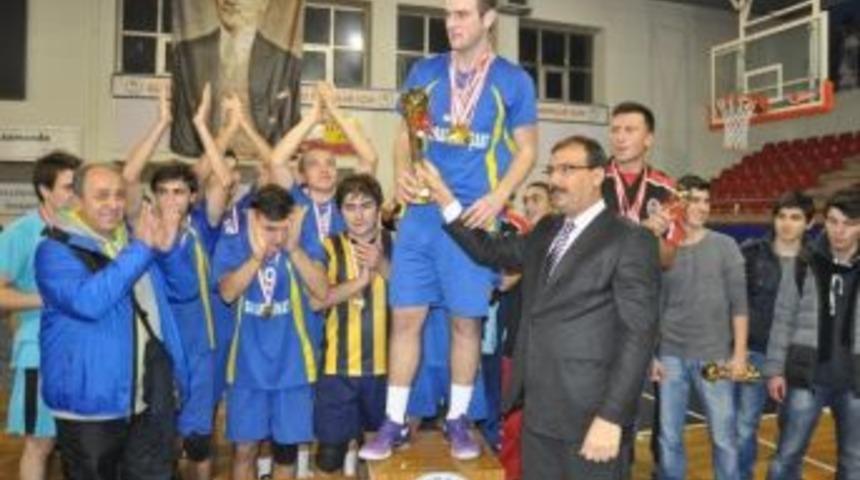 Gen&ccedil; Voleybolcular D&uuml;zce&rsquo;yi Temsil Edecek