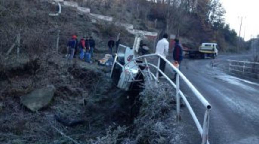 Buzlanan Yollar Kazalara Davetiye &Ccedil;ıkarıyor