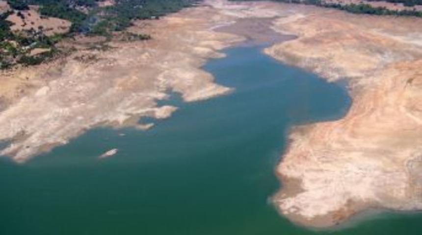 Kozan Barajı&rsquo;nda Kuraklık Nedeniyle Sular &Ccedil;ekiliyor