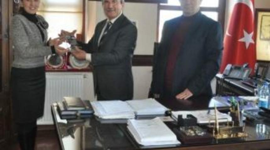 Başkan Uzuner, Eğitime Desteğini S&uuml;rd&uuml;r&uuml;yor