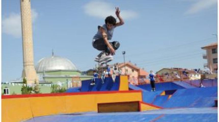 Melikgazi'de Gen&ccedil;lere Kaykay Ve Paten Pisti