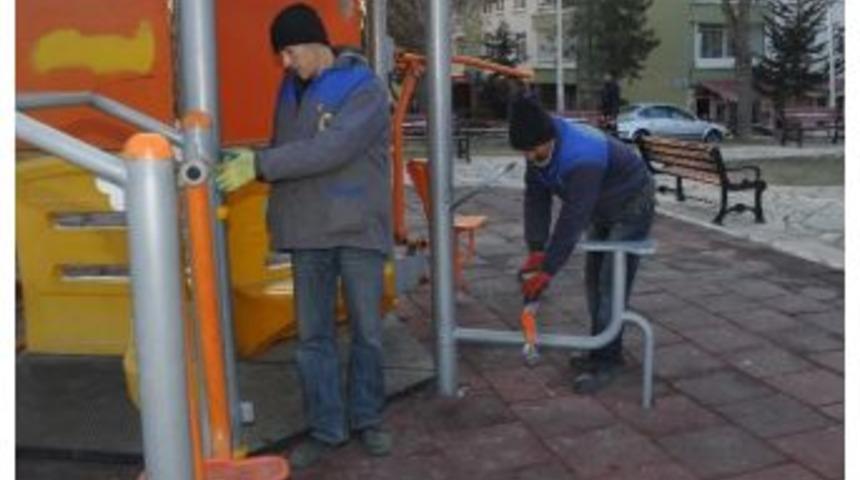 Yenimahalle&rsquo;de Parklara Kış Bakımı